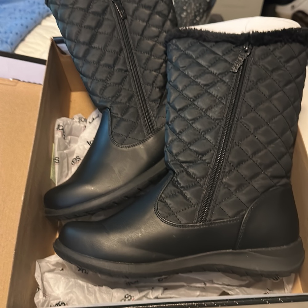 Totes Boot Size 8m Excellent Condition Style Jade - image 1